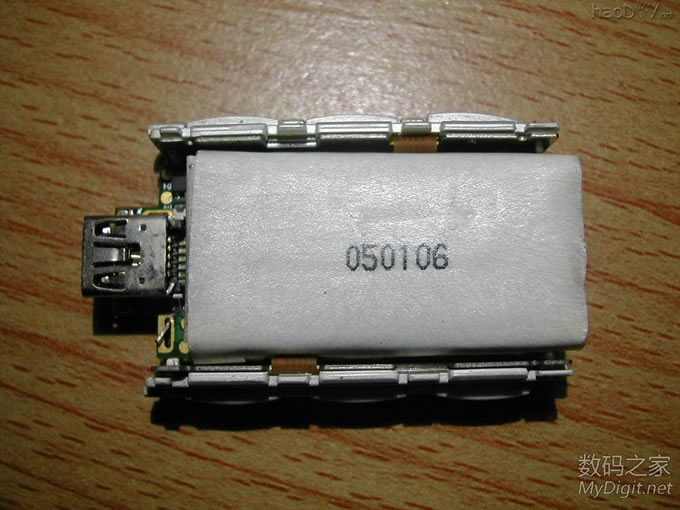 紫光檀木MP3(艾利和N10)和耳机(博士IE2) 紫光檀木MP3(艾利和N10)和耳机(博士IE2)