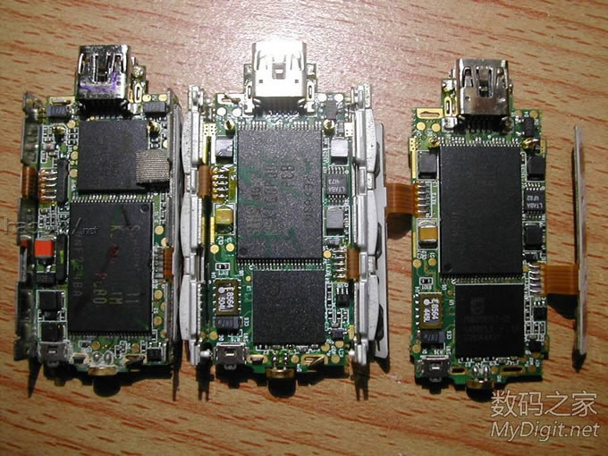 紫光檀木MP3(艾利和N10)和耳机(博士IE2) 紫光檀木MP3(艾利和N10)和耳机(博士IE2)