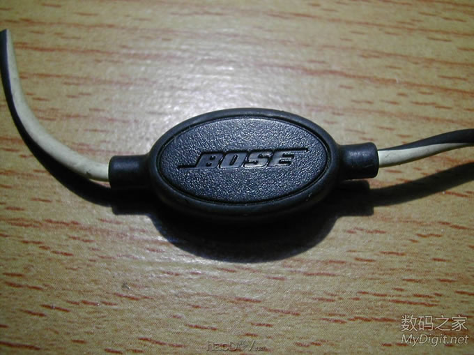 紫光檀木MP3(艾利和N10)和耳机(博士IE2) 紫光檀木MP3(艾利和N10)和耳机(博士IE2)