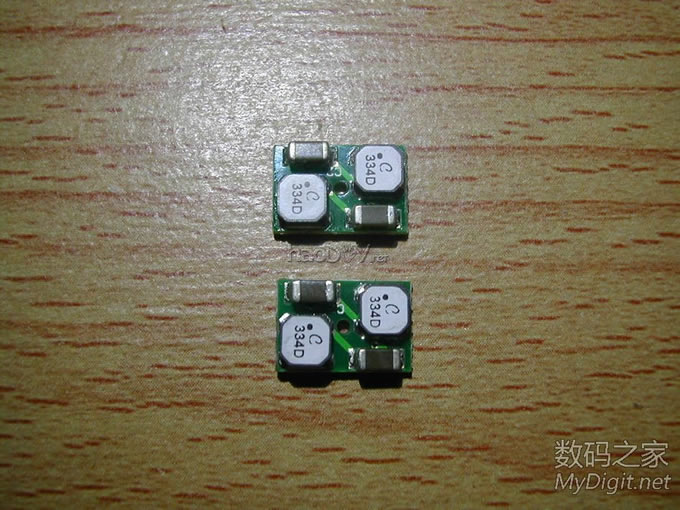 紫光檀木MP3(艾利和N10)和耳机(博士IE2) 紫光檀木MP3(艾利和N10)和耳机(博士IE2)