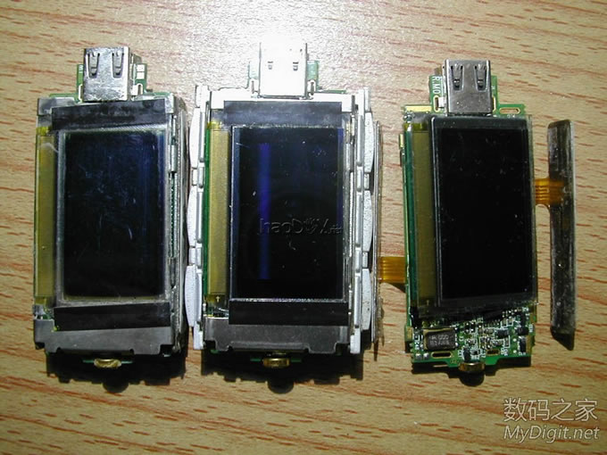 紫光檀木MP3(艾利和N10)和耳机(博士IE2) 紫光檀木MP3(艾利和N10)和耳机(博士IE2)