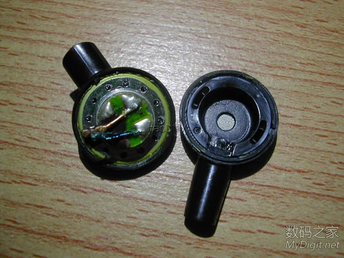 紫光檀木MP3(艾利和N10)和耳机(博士IE2) 紫光檀木MP3(艾利和N10)和耳机(博士IE2)