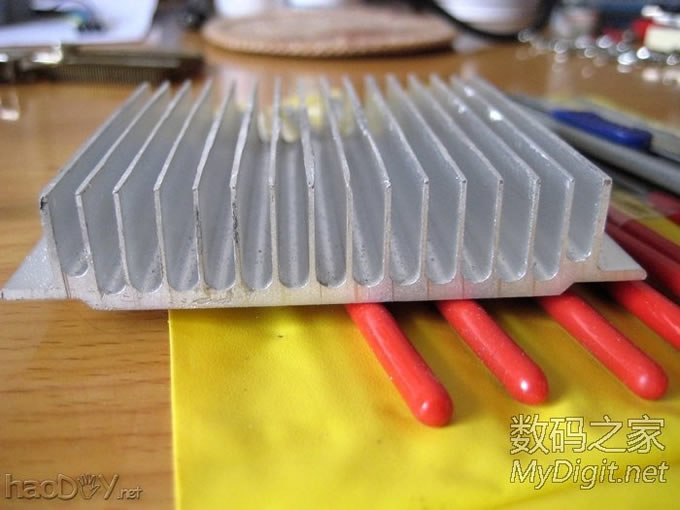 手工打造全金属迷你下载机,手掌大小,实现iPad遥控开机和远程控