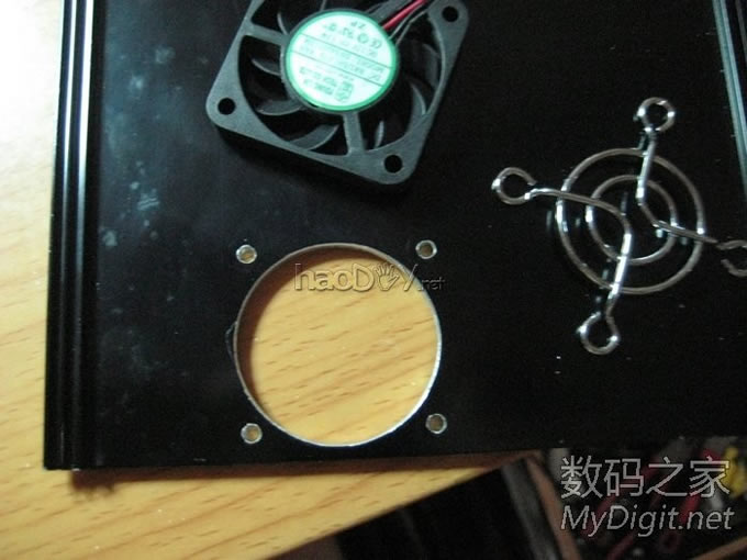 手工打造全金属迷你下载机,手掌大小,实现iPad遥控开机和远程控