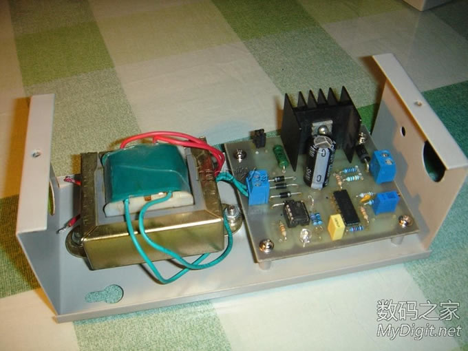 制作一款高精度四段式铅酸电池充电器