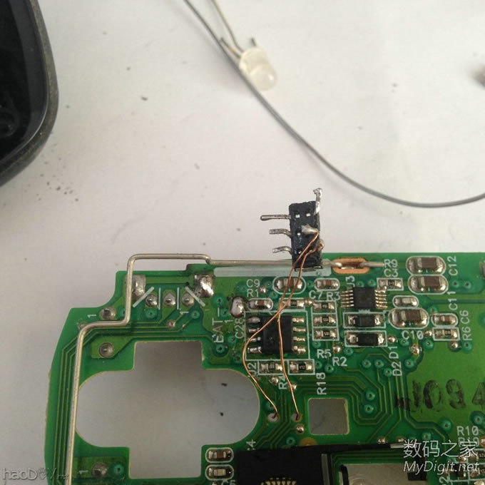 耗电大伤不起?微软迷你鲨3000加装电源开关,透明的光电传感器有