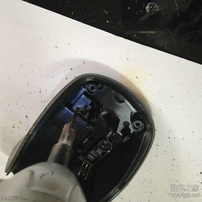 耗电大伤不起?微软迷你鲨3000加装电源开关,透明的光电传感器有