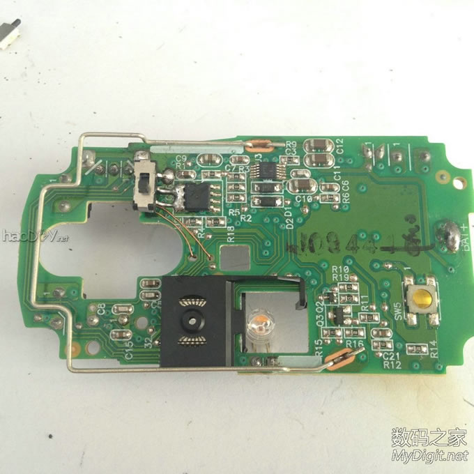 耗电大伤不起?微软迷你鲨3000加装电源开关,透明的光电传感器有