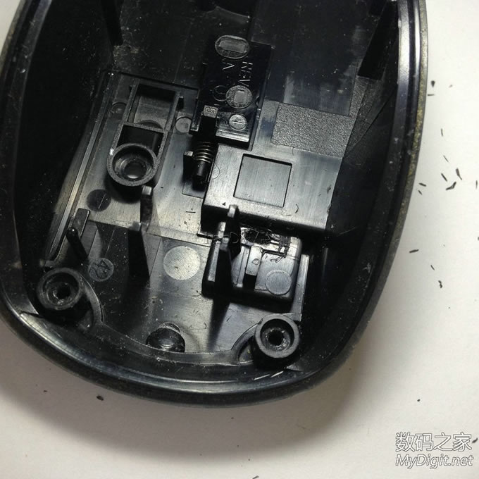 耗电大伤不起?微软迷你鲨3000加装电源开关,透明的光电传感器有