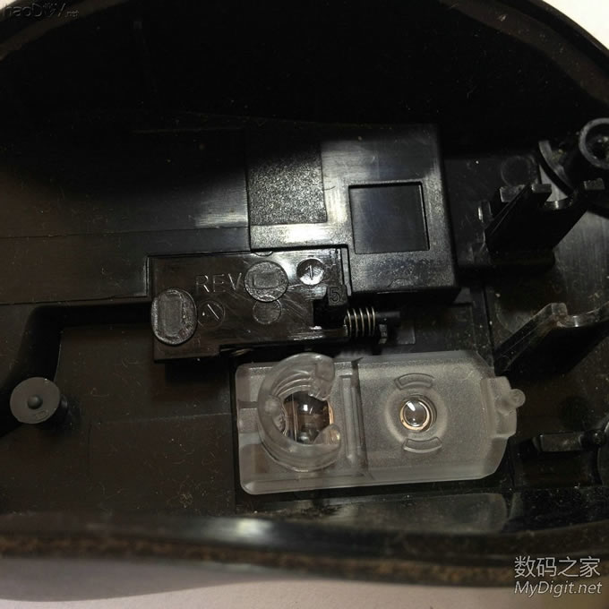 耗电大伤不起?微软迷你鲨3000加装电源开关,透明的光电传感器有