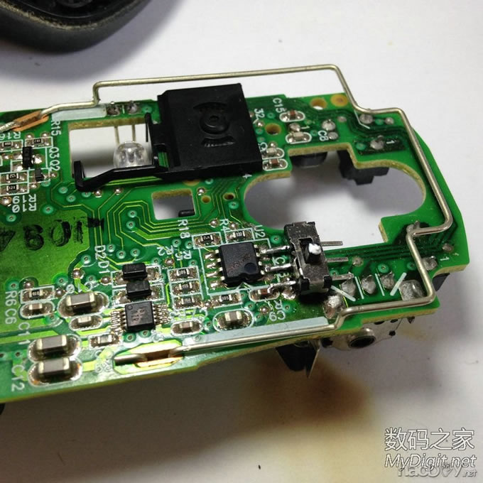 耗电大伤不起?微软迷你鲨3000加装电源开关,透明的光电传感器有