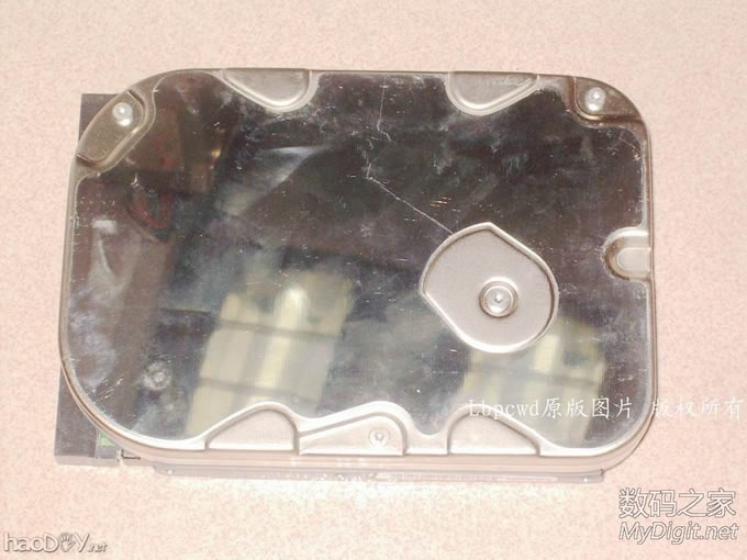 Lbpcwd的废旧硬盘创意又来啦!不到最后,能猜到是做什么的人没几个 Lbpcwd的废旧硬盘创意又来啦!不到最后,能猜到是做什么的人没几