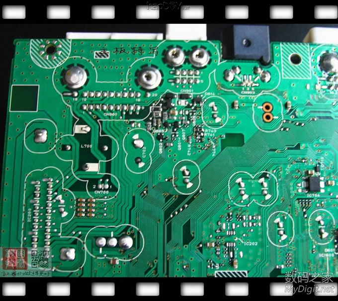 零成本破解新奇骏车机必须装在车上才能使用的限制,不需要拆机!