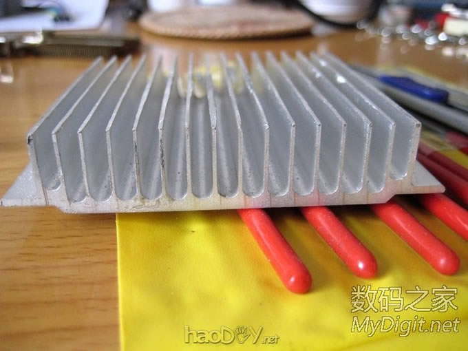 手工打造全金属迷你下载机,手掌大小,实现iPad遥控开机和远程控