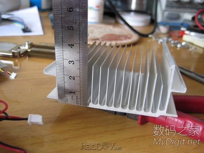 手工打造全金属迷你下载机,手掌大小,实现iPad遥控开机和远程控