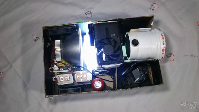 创新看得见!初一学生全程自制智能投影机(更新前双菲镜和风道的