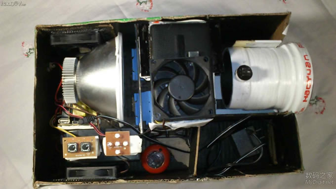 创新看得见!初一学生全程自制智能投影机(更新前双菲镜和风道的