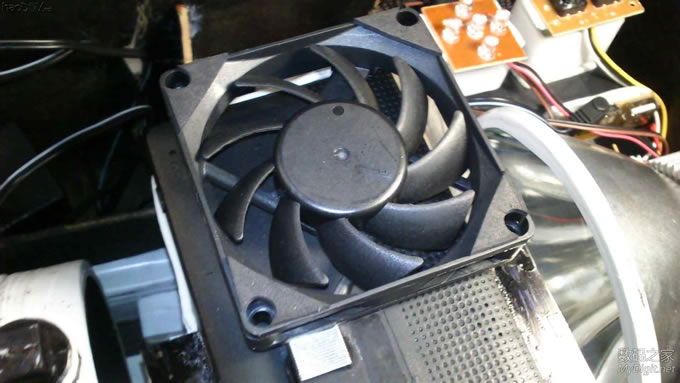 创新看得见!初一学生全程自制智能投影机(更新前双菲镜和风道的