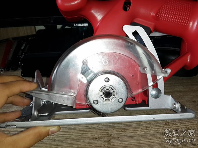 拆解TOOLSHOP充电圆锯+改装全攻略+使用通用锯片+增加调速功能+开关电源供电方法 拆解TOOLSHOP充电圆锯+改装全攻略+使用通用锯片+增加调速功能+开