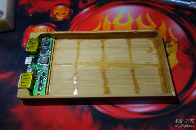 坑爹的砧板 DIY竹壳移动电源 坑爹的砧板 DIY竹壳移动电源