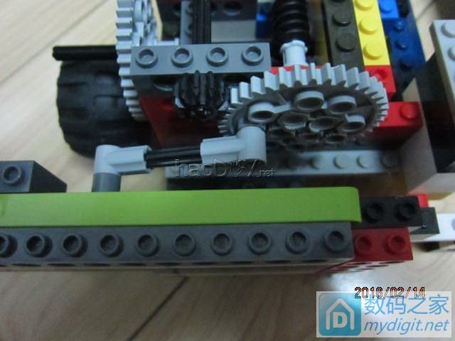 没用的飞利浦剃须刀和乐高合体能做些什么?(自动码放多米诺的小