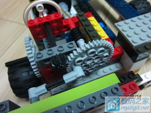 没用的飞利浦剃须刀和乐高合体能做些什么?(自动码放多米诺的小电动车) 没用的飞利浦剃须刀和乐高合体能做些什么?(自动码放多米诺的小