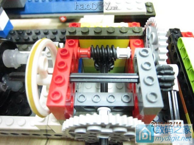 没用的飞利浦剃须刀和乐高合体能做些什么?(自动码放多米诺的小电动车) 没用的飞利浦剃须刀和乐高合体能做些什么?(自动码放多米诺的小