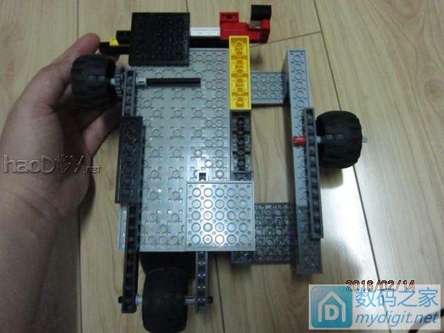 没用的飞利浦剃须刀和乐高合体能做些什么?(自动码放多米诺的小