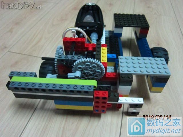 没用的飞利浦剃须刀和乐高合体能做些什么?(自动码放多米诺的小电动车) 没用的飞利浦剃须刀和乐高合体能做些什么?(自动码放多米诺的小