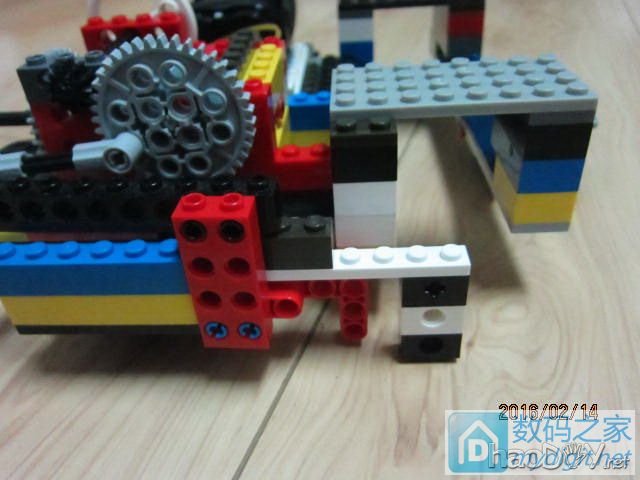 没用的飞利浦剃须刀和乐高合体能做些什么?(自动码放多米诺的小