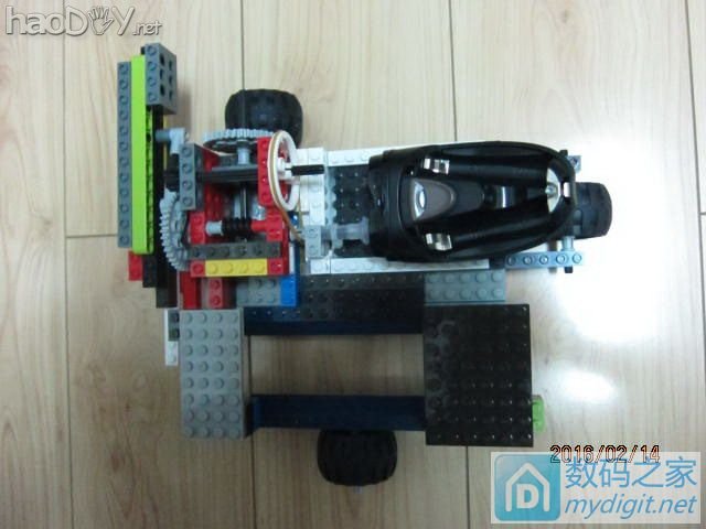 没用的飞利浦剃须刀和乐高合体能做些什么?(自动码放多米诺的小电动车) 没用的飞利浦剃须刀和乐高合体能做些什么?(自动码放多米诺的小