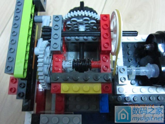 没用的飞利浦剃须刀和乐高合体能做些什么?(自动码放多米诺的小电动车) 没用的飞利浦剃须刀和乐高合体能做些什么?(自动码放多米诺的小