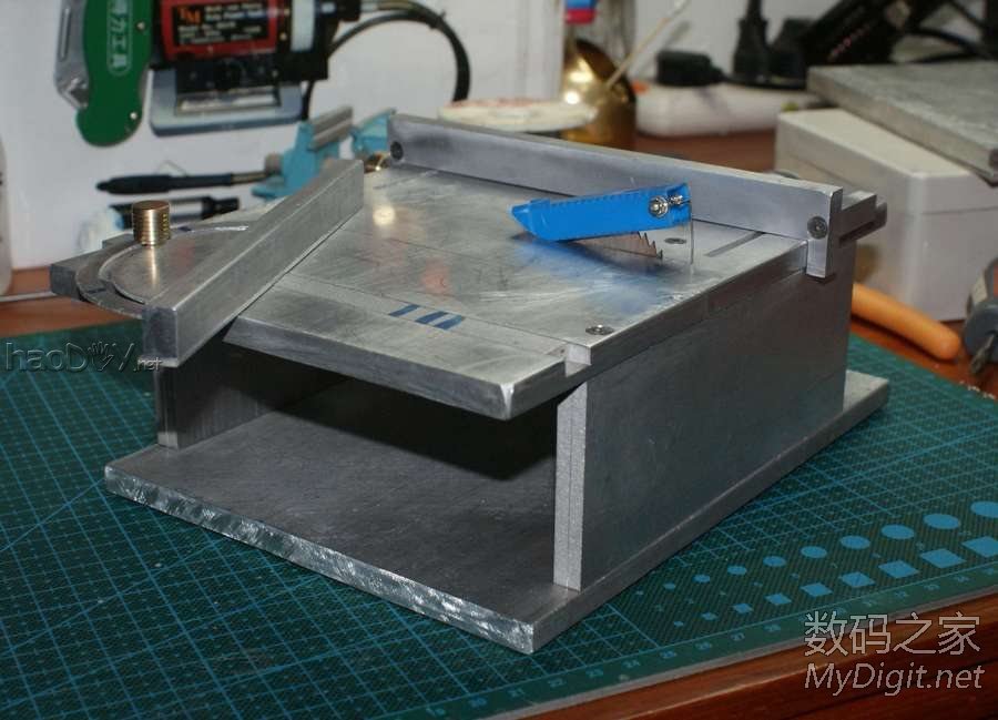 DIY全金属微型台锯(多图,高清) DIY全金属微型台锯(多图,高清)