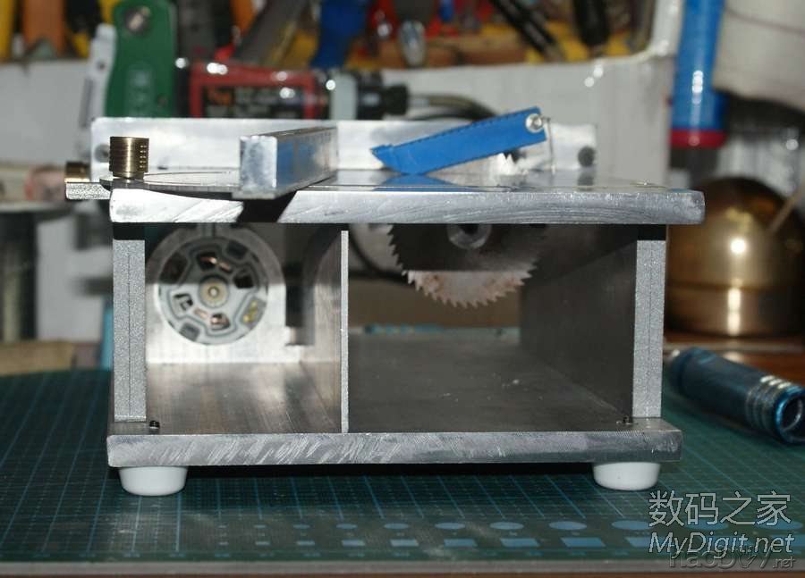回 6楼(powell007) 的帖子 DIY全金属微型台锯(多图,高清)