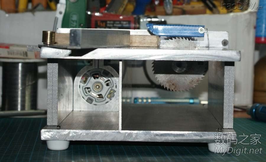 回 6楼(powell007) 的帖子 DIY全金属微型台锯(多图,高清)