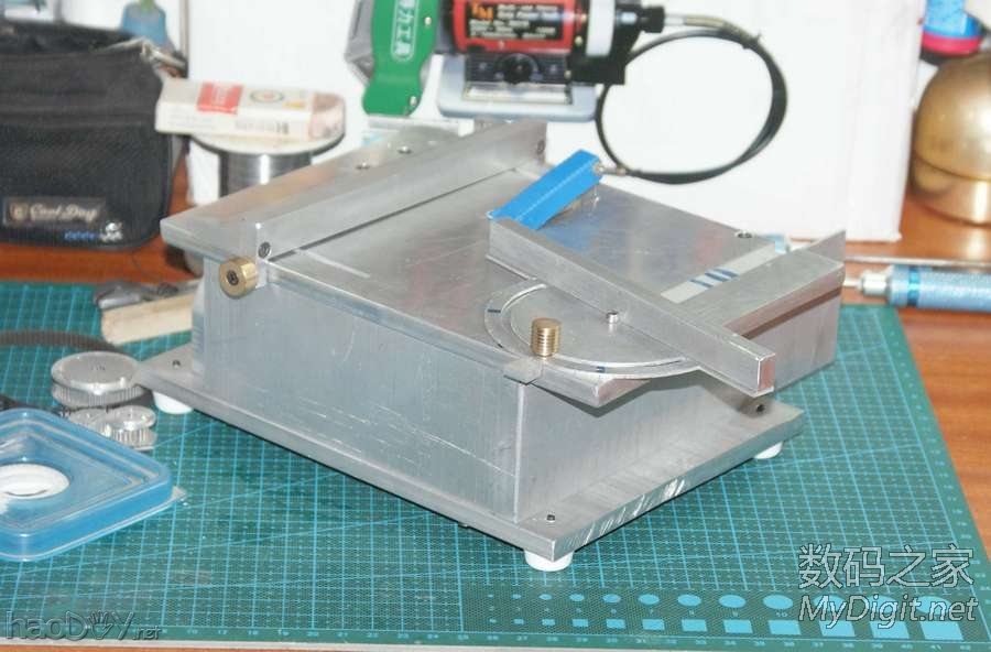 回 6楼(powell007) 的帖子 DIY全金属微型台锯(多图,高清)