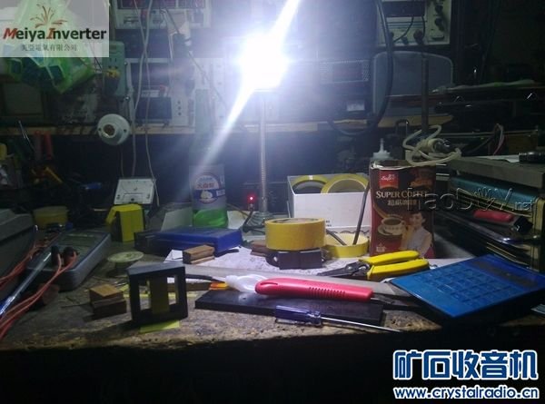 我的工作台太乱哈哈懒得收拾 我的工作台太乱哈哈懒得收拾