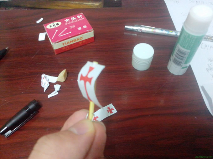 科技小制作-灯泡海盗船的制作方法