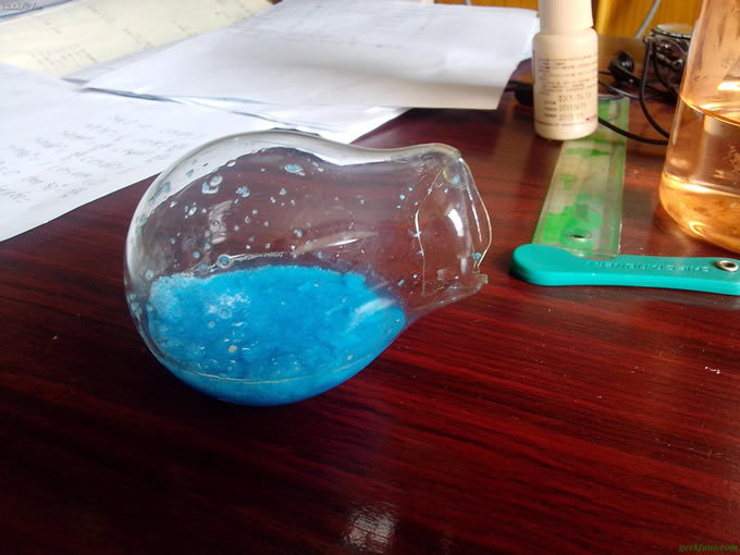 科技小制作-灯泡海盗船的制作方法