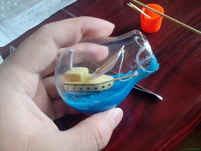 科技小制作-灯泡海盗船的制作方法
