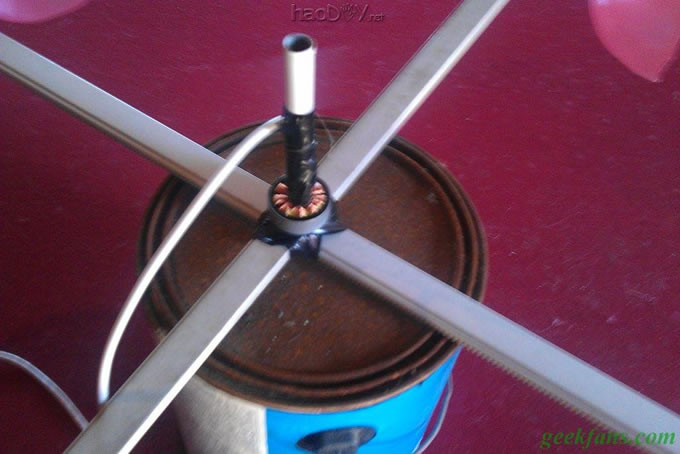 科技小制作-用可乐瓶DIY风力发电机