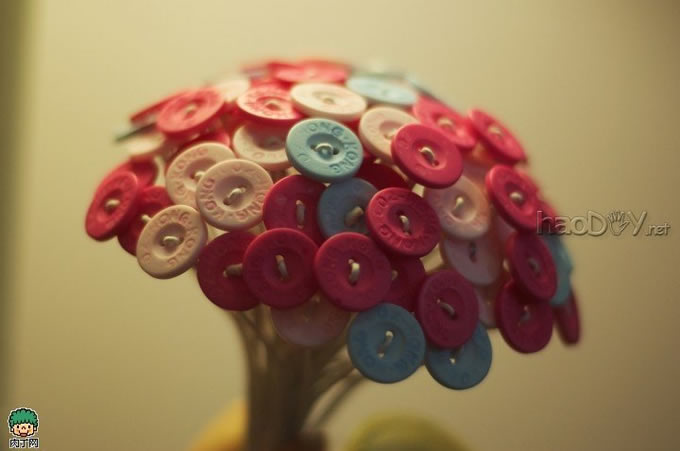 科技小制作-糖果色纽扣手捧花教程图解