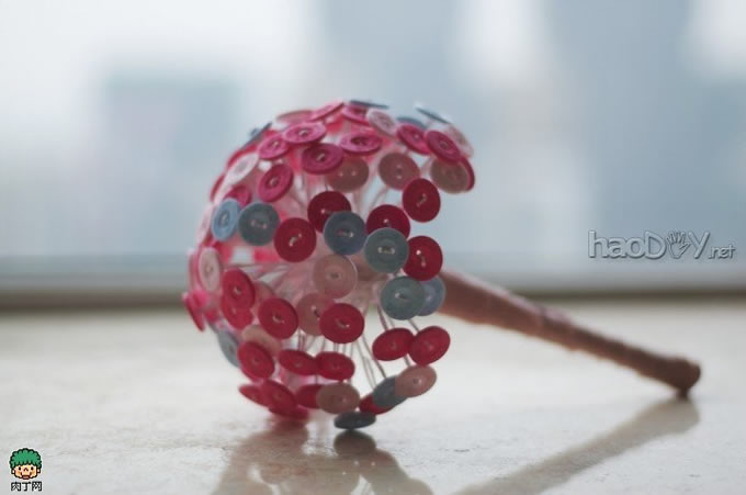 科技小制作-糖果色纽扣手捧花教程图解