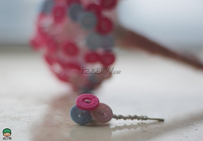 科技小制作-糖果色纽扣手捧花教程图解