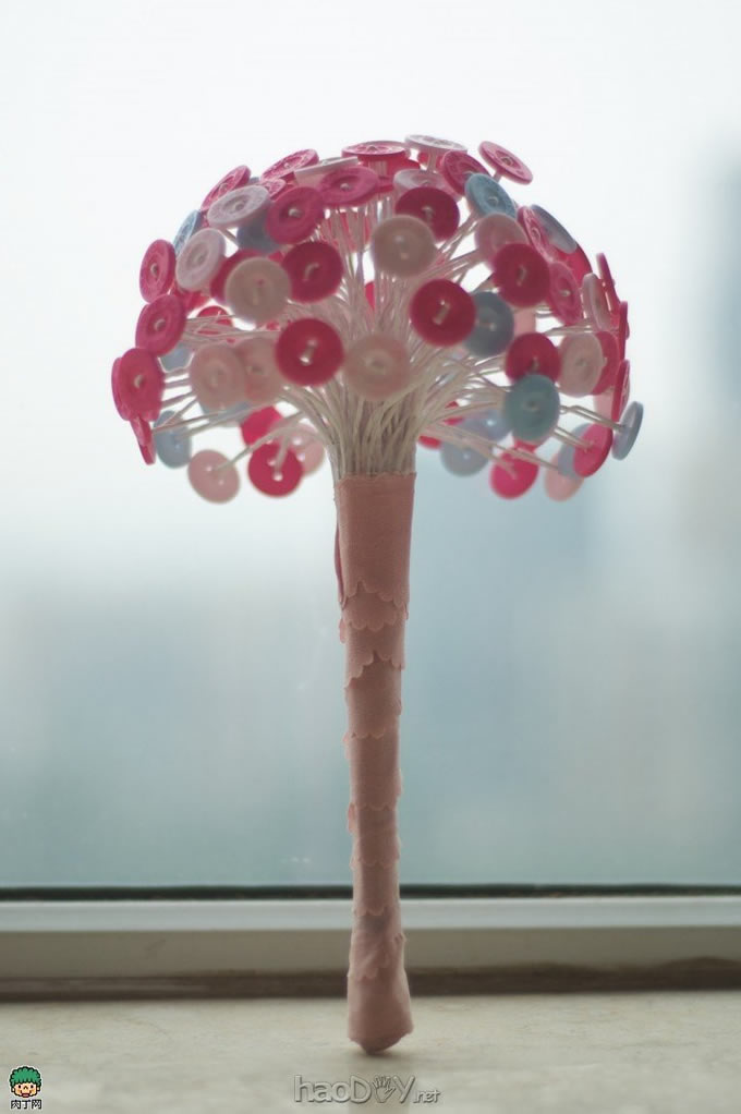 科技小制作-糖果色纽扣手捧花教程图解