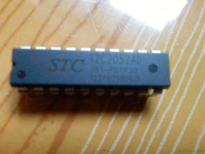 科技小制作-DIY数码管时钟(单片机控制)