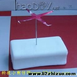 科技小制作-自制易拉罐静电风车