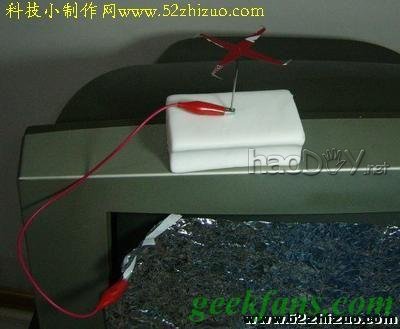 科技小制作-自制易拉罐静电风车