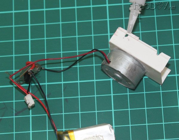 科技小制作-自制遥控火车模型