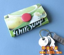 科技小制作-废旧牛奶盒巧变小钱